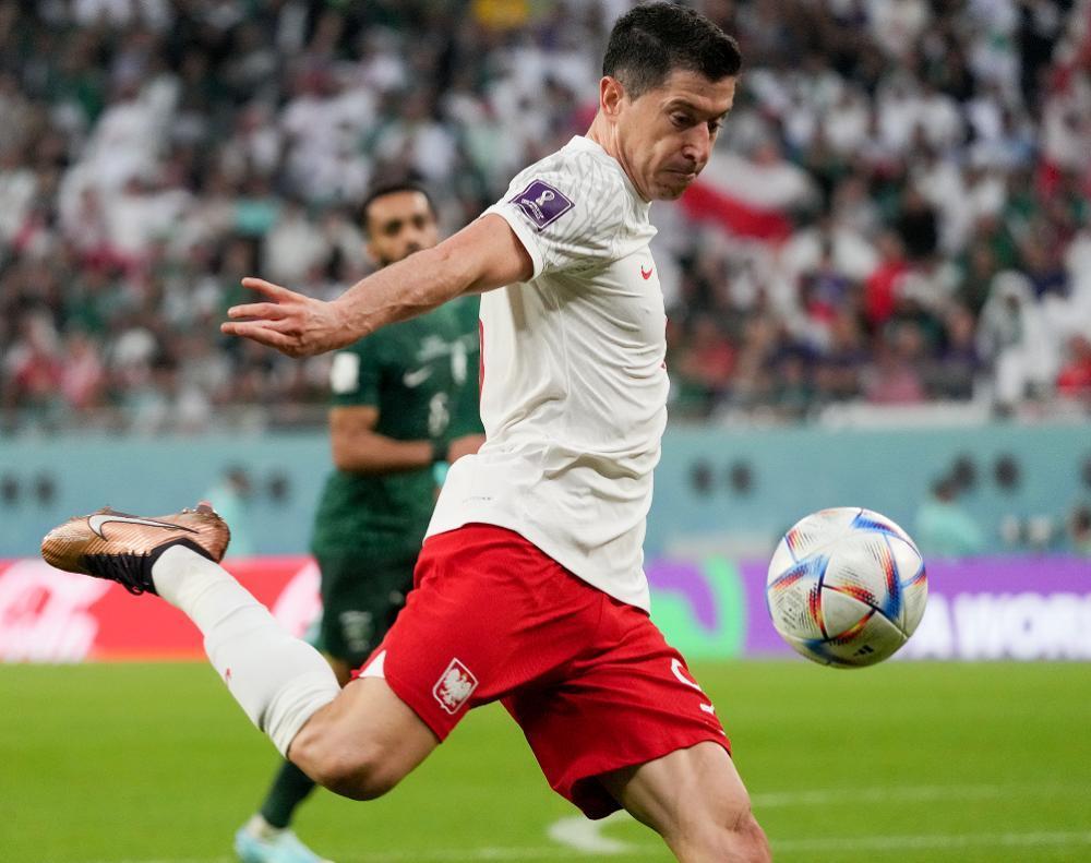 爱游戏-波兰完胜马赛，莱万惊艳四座