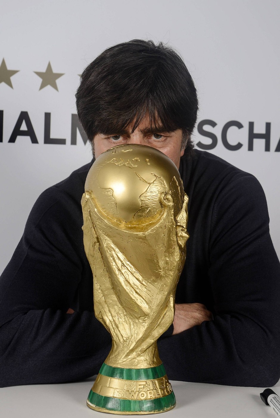 爱游戏官方-马来西亚队碾压德国队，黄鸭组合惊艳四座