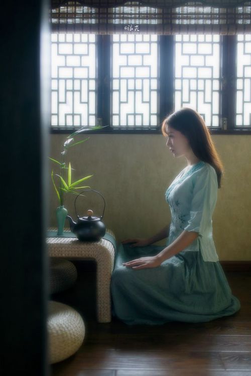 跨越太平洋的篮球风暴，德罗赞单节狂飙20分，湖人第三节发力击退新疆挑战