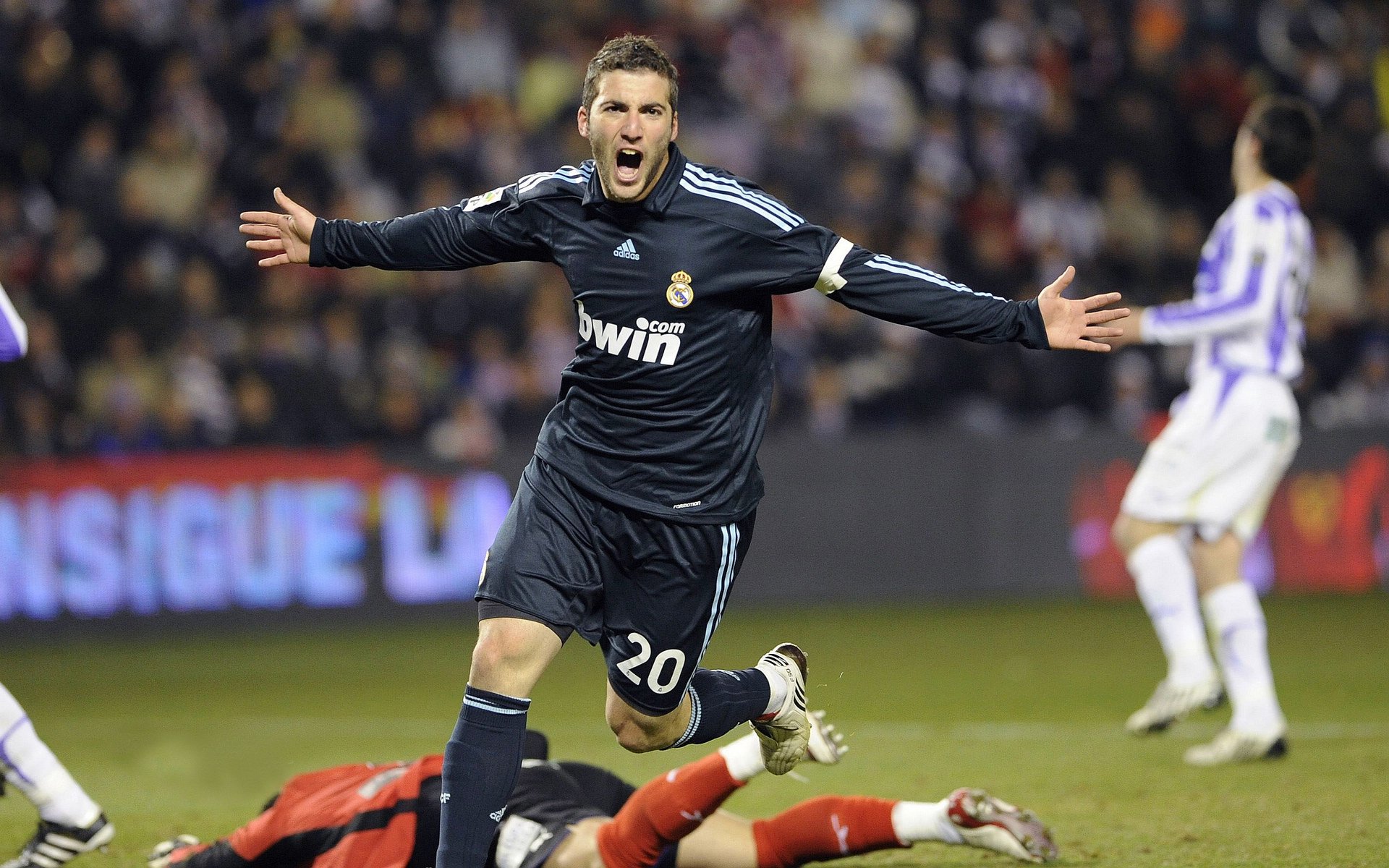 跨维打击,当库尔图瓦的防线统治力遭遇英德战术命题