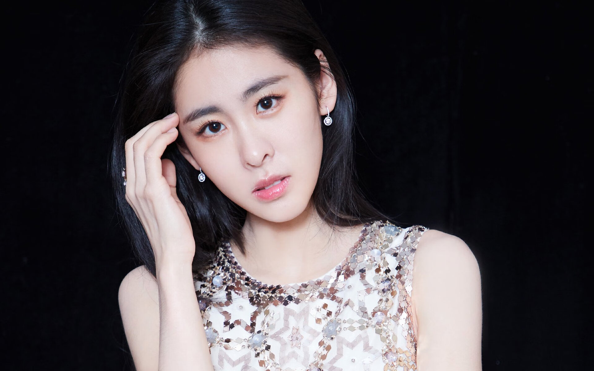 当灰熊撕碎太阳，欧文照亮伯纳乌，体育世界唯一的真相