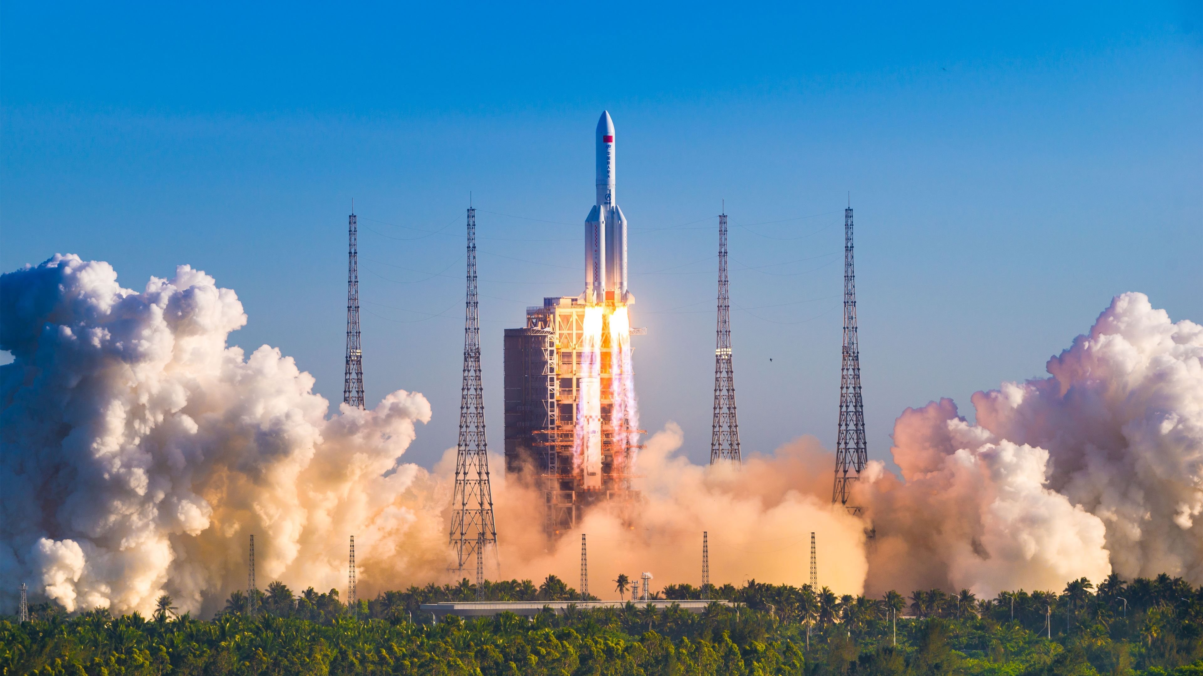 爱游戏大厅-恩比德关键时刻独舞，尼克斯铁血撕碎黄蜂—篮球赛场上截然不同的终章