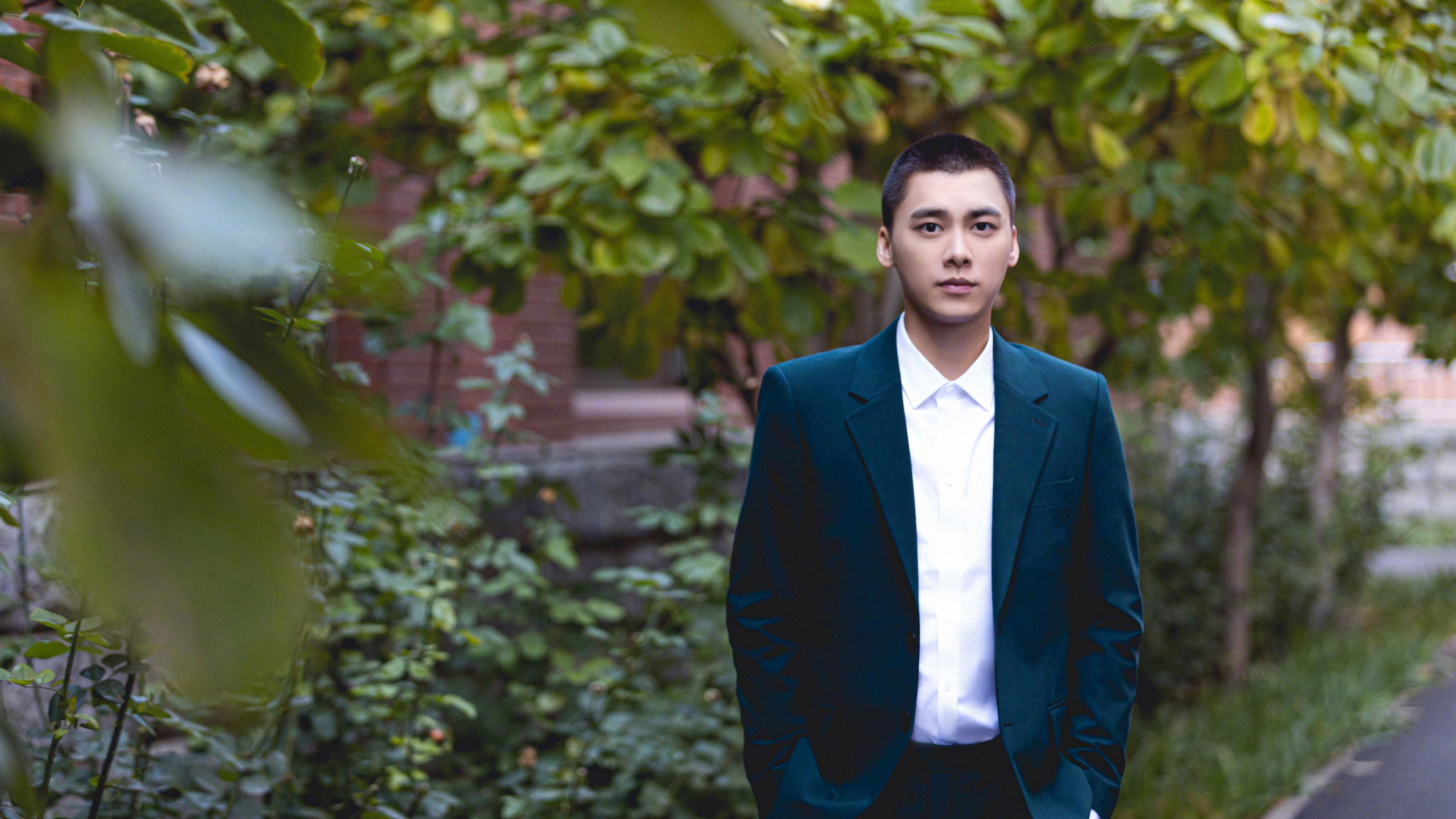 爱游戏下载-圣西罗的呐喊，密尔沃基的冷锋，当绿茵场见证篮球之神的脚步